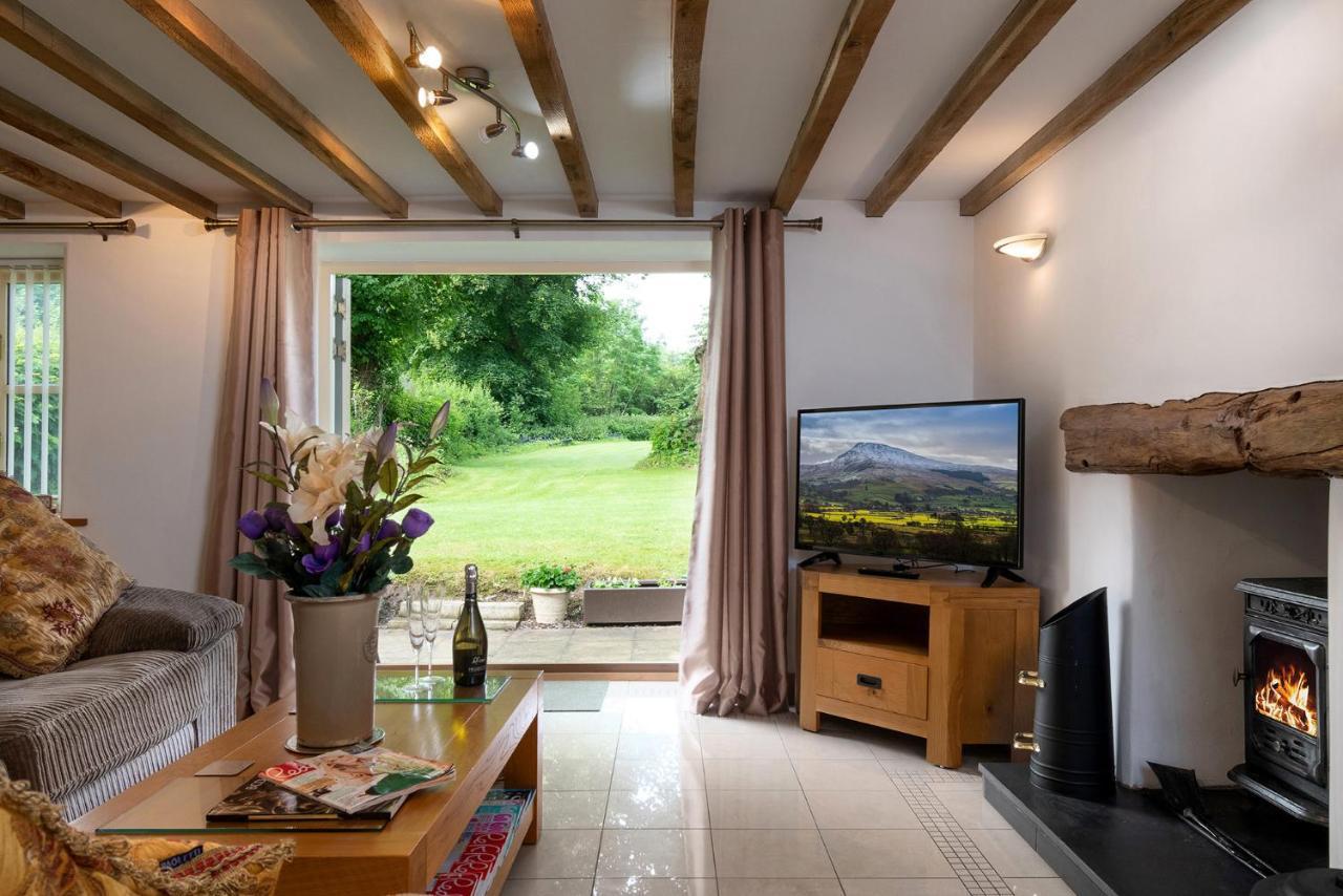 Finest Retreats - The Cottage - Luxury 1 Bed Cottage Rhydymwyn Esterno foto